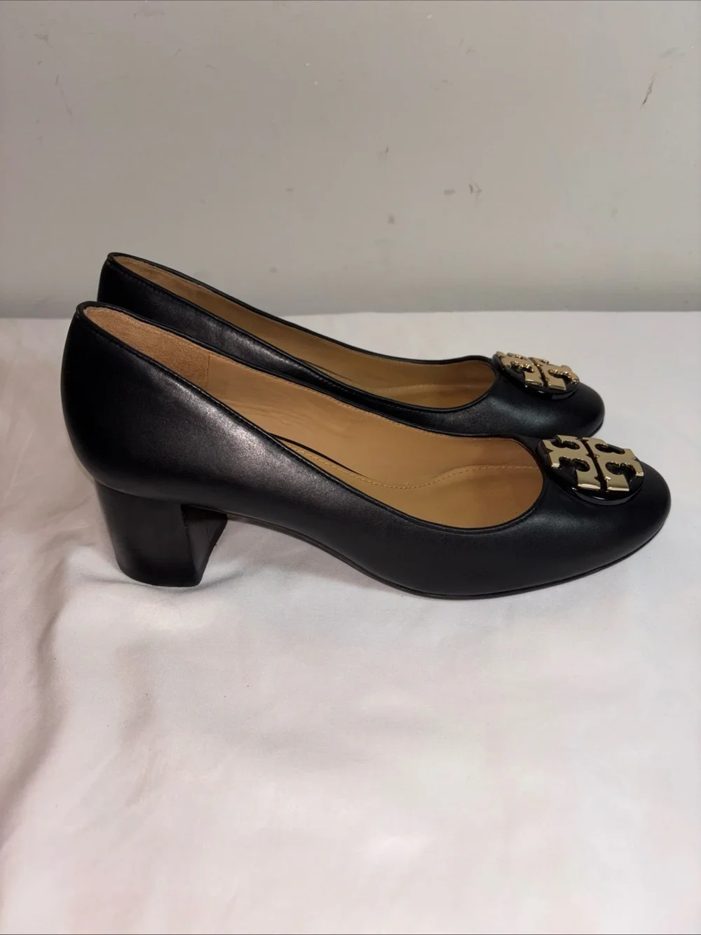Tory Burch Black Leather Logo Round-Toe with heel  with Gold Emblem